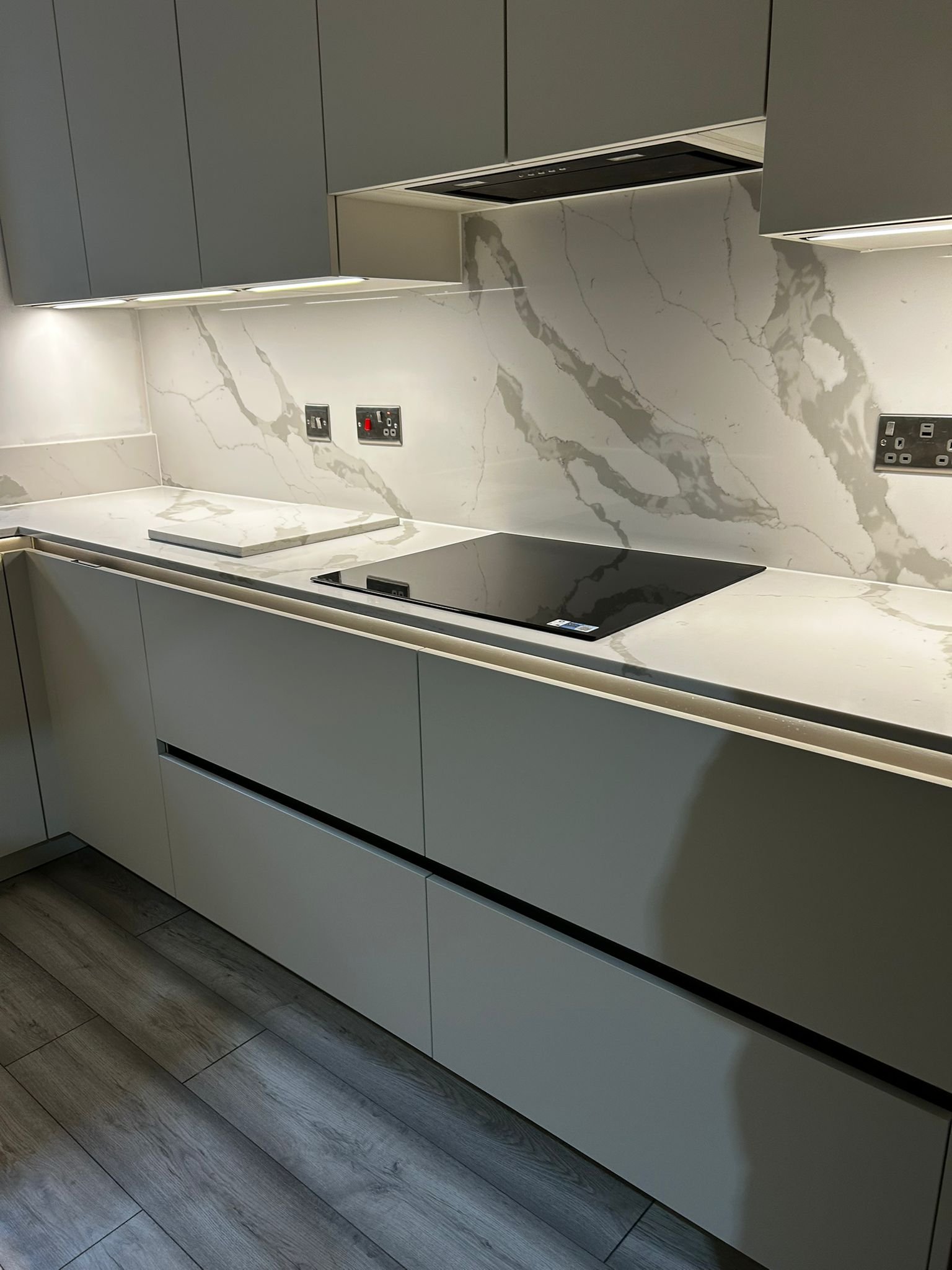 https://fixandflip.sdsdigitalsolutions.com/wp-content/uploads/2026/08/marble-kitchen-worktop-induction-hob-detail-2.jpg